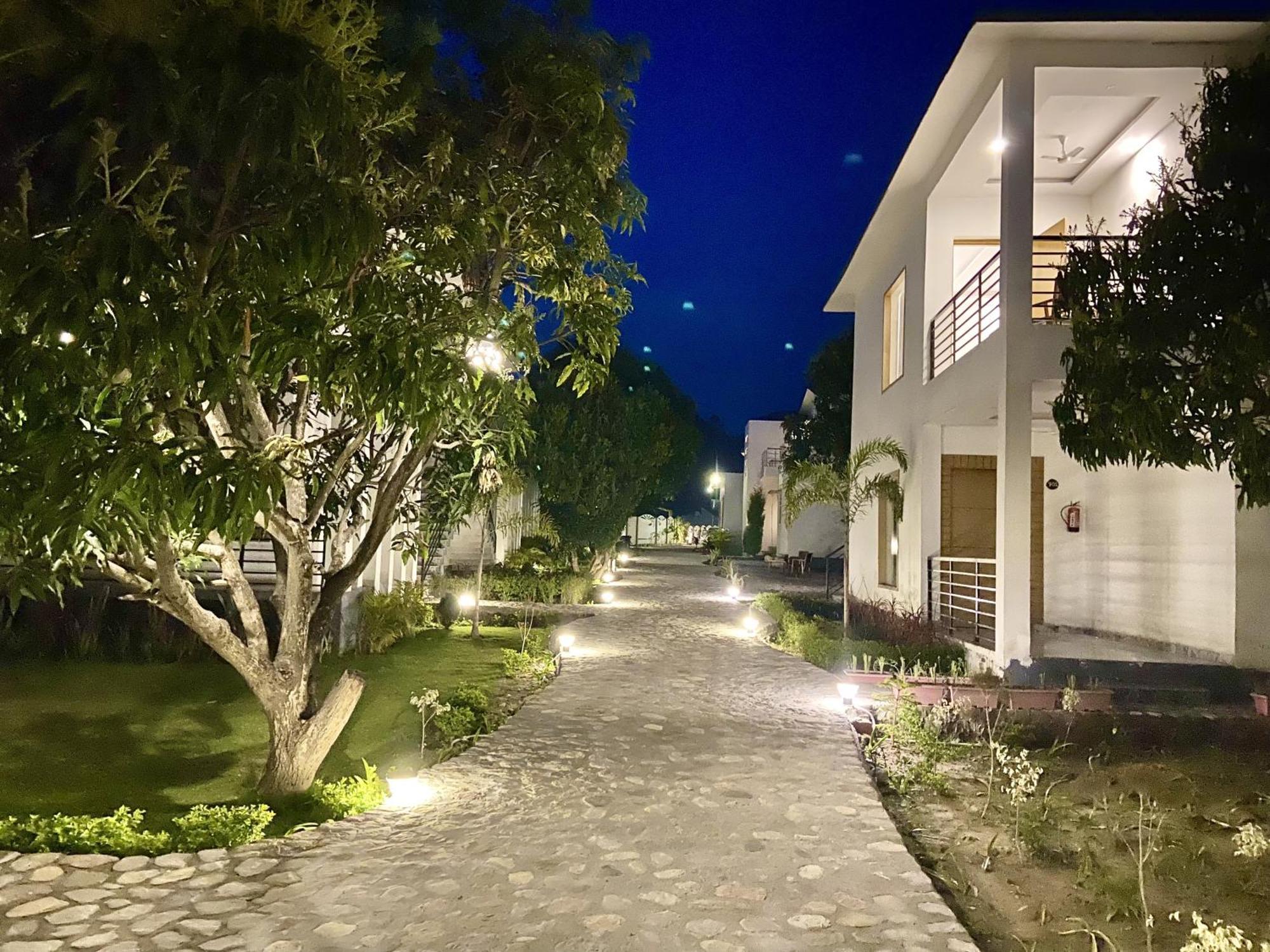 The White Oak Corbett Spa & Resort Rāmnagar Buitenkant foto